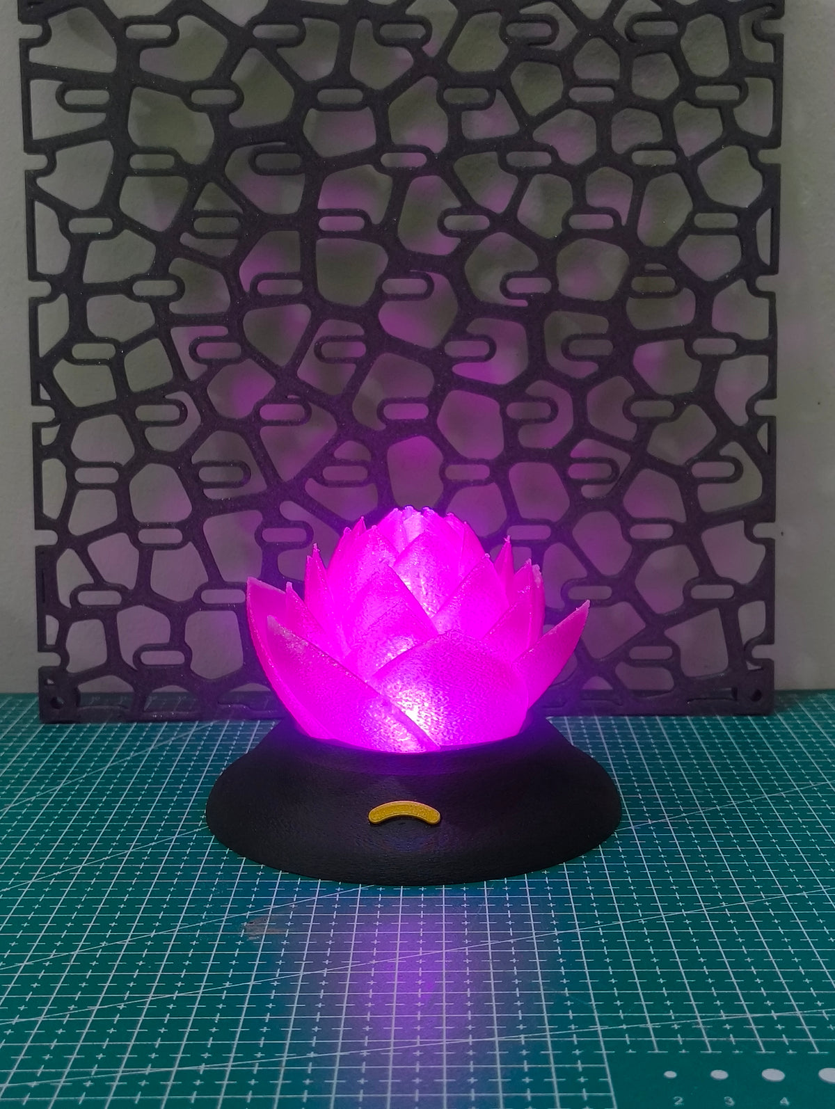 Aivanha Lotus Lamp – Rechargeable Touch Lamp